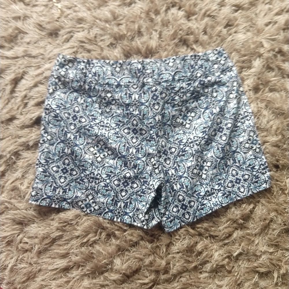 White House Black Market Shorts nwot